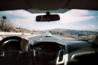 Aire de covoiturage sur l'A51 Parking de covoiturage le long de l'autoroute A51, dans la vallée de la Durance